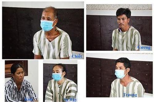 Cả nhà dính vòng lao lý vì tấn công đoàn cưỡng chế