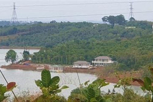 Chưa thể xử lý vụ nhà 'hoành tráng' trái phép mọc trên đất rừng: Do chủ thể vi phạm đang bị bệnh