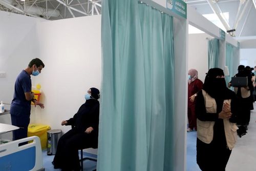 Saudi Arabia sẽ tiêm phòng COVID-19 bắt buộc cho tất cả lao động