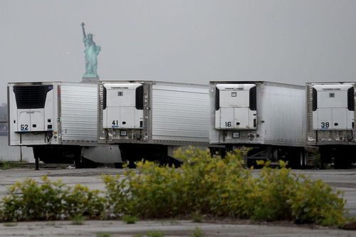 750 thi thể bệnh nhân COVID-19 vẫn trong xe đông lạnh ở New York