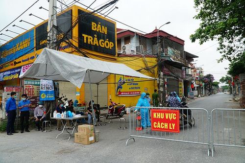 Hàng trăm hộ dân xã Tô Hiệu ngừng kinh doanh vì phải cách ly y tế