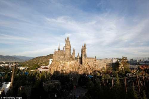 Lạc vào 'Thế giới phù thủy' trong công viên Harry Potter