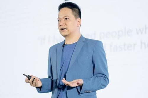Vì sao Base 'về chung nhà' với FPT khi đang được các quỹ đầu tư 'săn'?