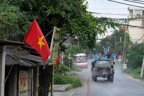 Phun khử khuẩn huyện Thường Tín, Phó Chủ tịch UBND Tp.Hà Nội Chử Xuân Dũng trực tiếp kiểm tra