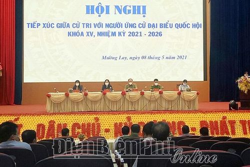 Ứng cử viên ĐBQH khóa XV tiếp xúc cử tri TX. Mường Lay