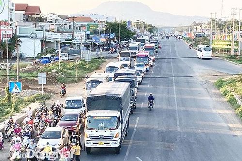 Để không còn kẹt xe dịp lễ, tết