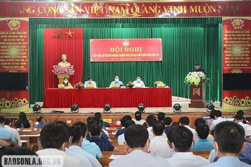 Hội nghị tiếp xúc cử tri với những người ứng cử đại biểu Quốc hội khóa XV tại huyện Bắc Yên