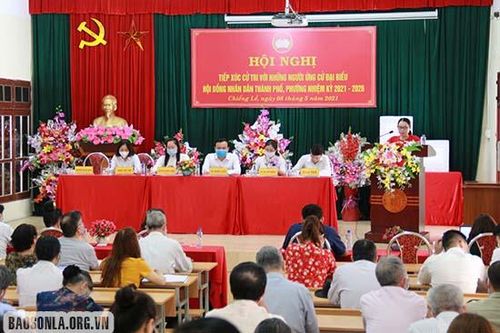 Ứng cử viên đại biểu HĐND thành phố Sơn La tiếp xúc cử tri phường Chiềng Lề