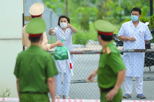 Thêm 2 điều dưỡng tại Bệnh viện Bệnh Nhiệt đới Trung ương nhiễm SARS-CoV-2