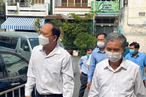 Lãnh đạo TP.HCM thăm hỏi gia đình có 8 người chết trong vụ cháy tại Quận 11