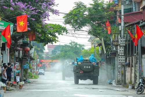 Phun khử khuẩn tại xã Tô Hiệu, huyện Thường Tín