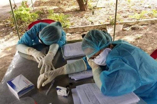 Vượt nhọc nhằn vì sức khỏe nhân dân