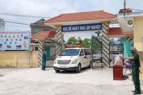 Thực hiện cách ly tập trung 13 giáo viên và 48 học sinh ở Nam Định