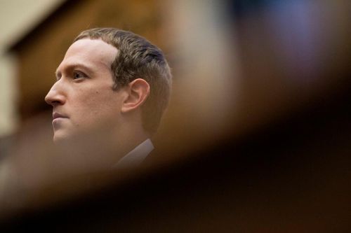 Zuckerberg không thể né tránh việc phán quyết về tài khoản ông Trump