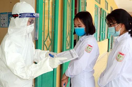 Dịch Covid-19: Xét nghiệm cho hơn 1.000 giáo viên và học sinh ở Nam Định