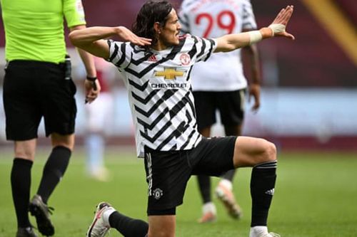 Ngược dòng thắng Aston Villa 3-1, Man United kìm chân Man City lên ngôi sớm