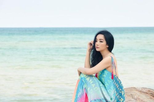 Hoa hậu Giáng My đẹp hững hờ 'ăn đứt' thiếu nữ đôi mươi