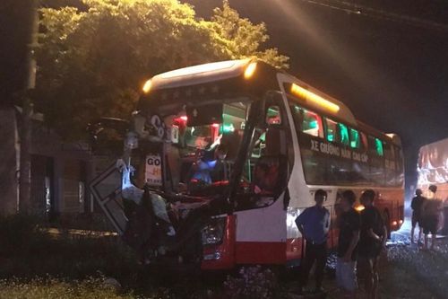 Đắk Lắk: Xe tải đối đầu xe khách, một người tử vong