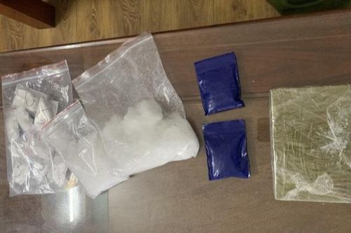 Quảng Bình: Bắt 2 đối tượng tàng trữ ma túy, thu 1kg ma túy đá, 2 bánh heroin