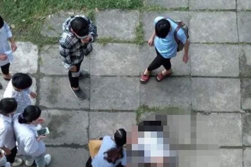Hải Dương: Nữ sinh lớp 10 ngã từ tầng 3 xuống sân trường sau giờ thi