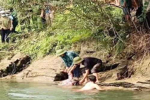 1 người tử vong do lật thuyền trên sông Chảy
