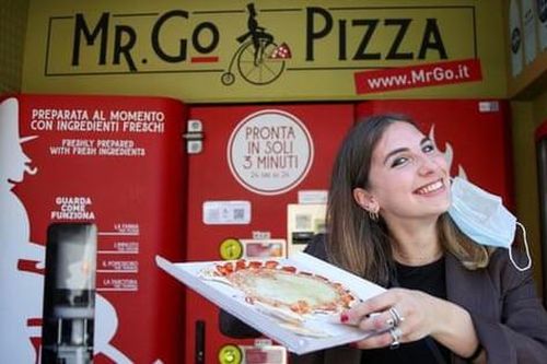 Tranh cãi quanh máy bán pizza tự động đầu tiên ở Rome
