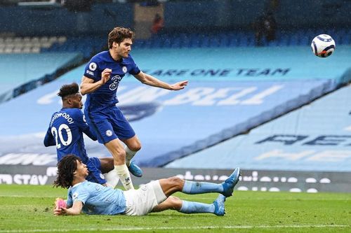 Thua ngược Chelsea, Man City lỡ cơ hội đăng quang