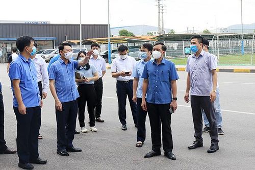 Chủ tịch Bắc Giang phê bình nhiều lãnh đạo trong vụ 8 công nhân mắc Covid-19
