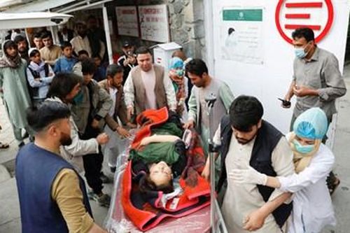 Nổ bom gần trường nữ sinh Kabul, hơn 80 người thương vong