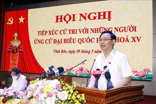 Chủ tịch Quốc hội Vương Đình Huệ tiếp xúc cử tri, vận động bầu cử tại Hải Phòng