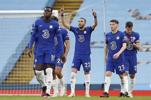 Thua ngược Chelsea trên sân nhà, Man City chưa thể vô địch sớm