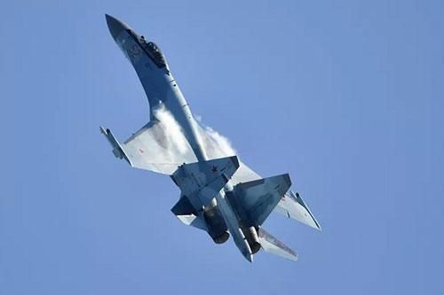 'Vua tác chiến' Su-35 của Nga vượt trội 'chim ăn thịt' F-22
