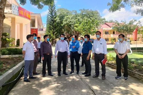 Ông Phạm S - Phó Chủ tịch UBND tỉnh kiểm tra công tác phòng chống dịch Covid-19 tại Đức Trọng, Lâm Hà, Đam Rông