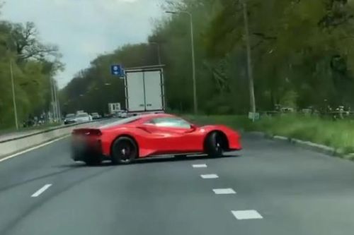 Siêu xe Ferrari 488 Pista vừa trao tay gặp ngay tai nạn đáng tiếc
