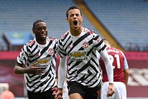 Ngược dòng hạ Aston Villa, Man Utd ngăn Man City vô địch sớm
