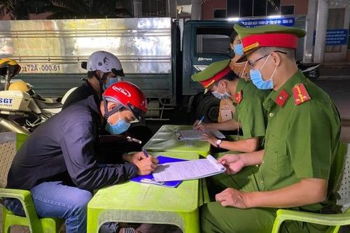 Nhiều địa phương xử phạt nghiêm người không đeo khẩu trang