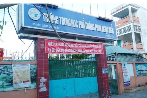 Giáo viên là F1, toàn trường nghỉ học 2 tuần