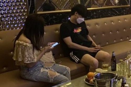 Quán karaoke ở Hải Phòng lén lút phục vụ khách giữa dịch Covid-19