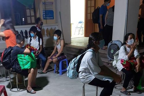 Một học sinh dương tính với nCoV, 38 em đi cách ly trong đêm