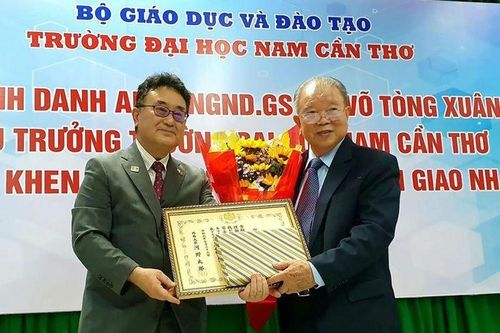 Nhật Bản trao tặng huy chương cho giáo sư Võ Tòng Xuân