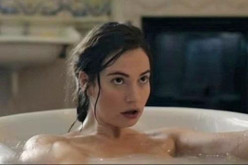 Lily James khỏa thân trong phim mới