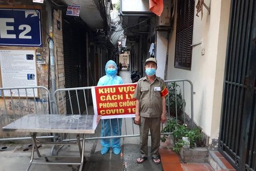 Quận Hai Bà Trưng: Phường Đồng Tâm lập 2 chốt trực phong tỏa 30 hộ gia đình liên quan ca bệnh Covid-19
