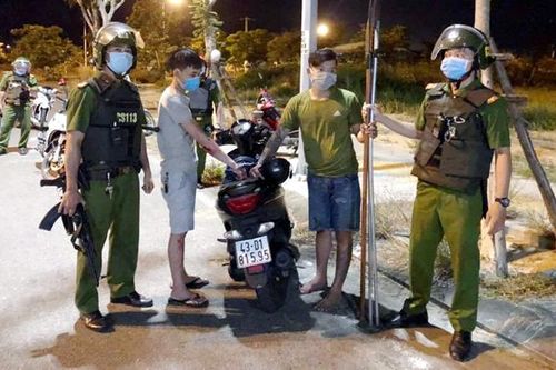 Nổ súng khống chế nhóm thanh niên liều