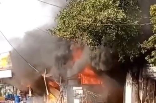 TP. HCM: Cháy nổ kinh hoàng cửa hàng bán sơn, nhiều tài sản bị thiêu rụi