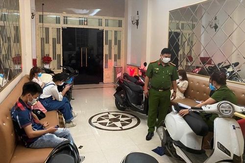Hải Phòng: Chủ quán karaoke phớt lờ lệnh cấm, mở cửa đón nhiều khách nước ngoài