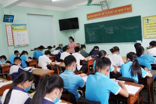 Quảng Bình cho học sinh nghỉ học, Hà Tĩnh dạy trực tuyến để phòng dịch Covid-19