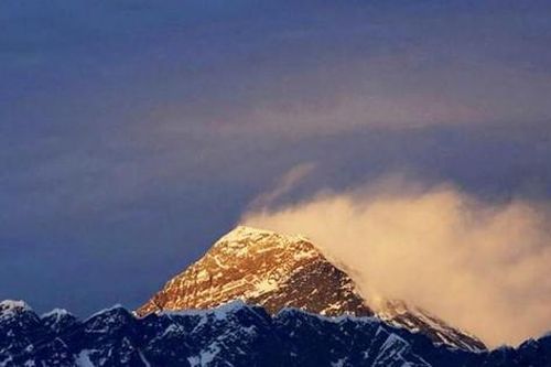 Ngăn COVID-19 từ Nepal, Trung Quốc lập dải phân cách trên đỉnh Everest