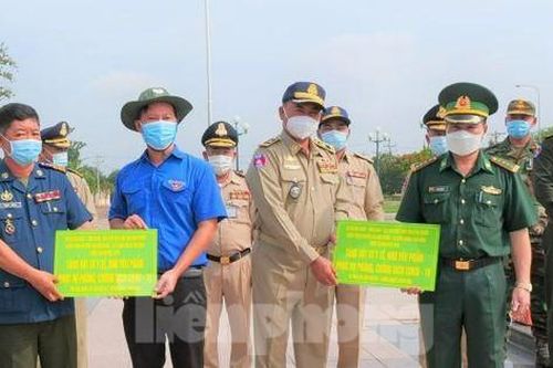 Thanh niên Bình Phước tiếp sức các lực lượng Campuchia phòng, chống dịch