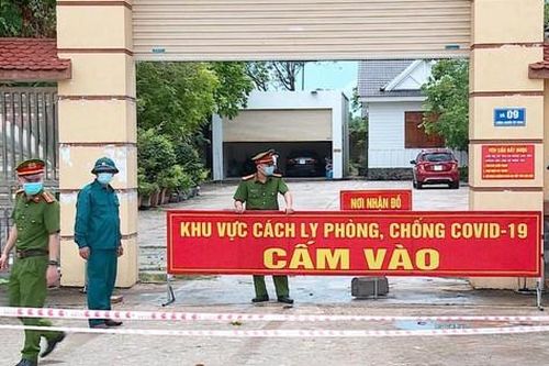 Vĩnh Phúc đình chỉ thêm một chủ tịch thị trấn lơ là chống dịch