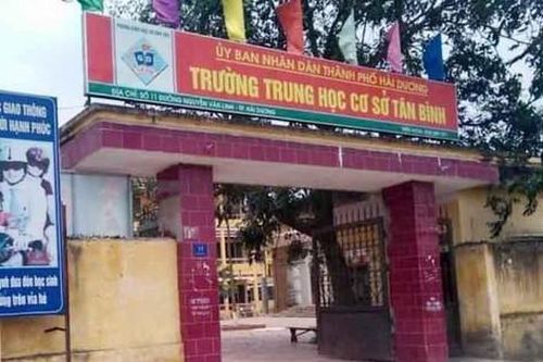 Cách ly 50 giáo viên, học sinh ở Hải Dương vì tiếp xúc với F1